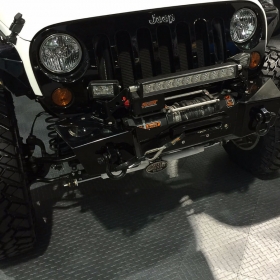 A highly customized Jeep on RaceDeck Diamond in alloy