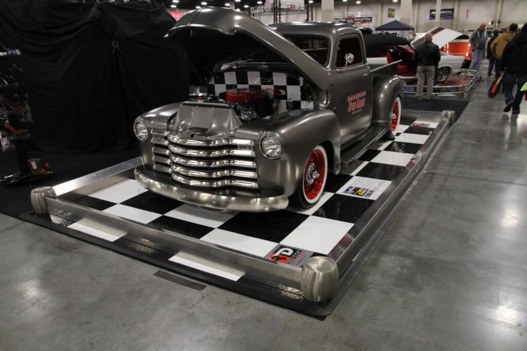 Speed Garage car checkered display