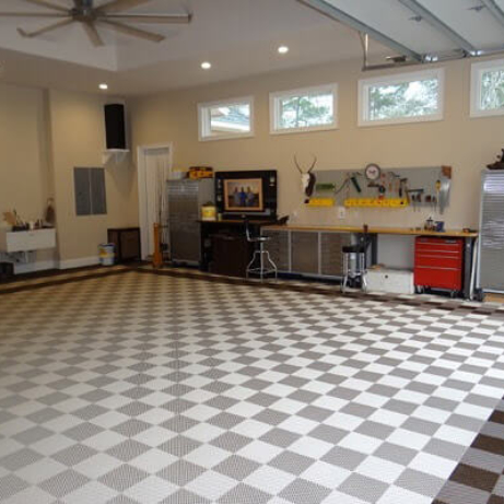 Home garage with Free-Flow XL flooring.