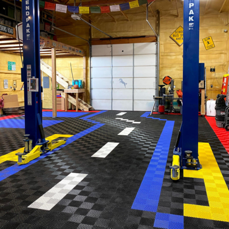 Multicolor Free-Flow road design in garage with lift