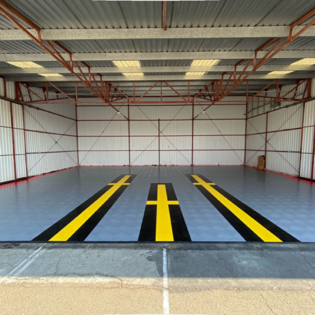 Hangar with RaceDeck Diamond in alloy, red, black and yellow colors