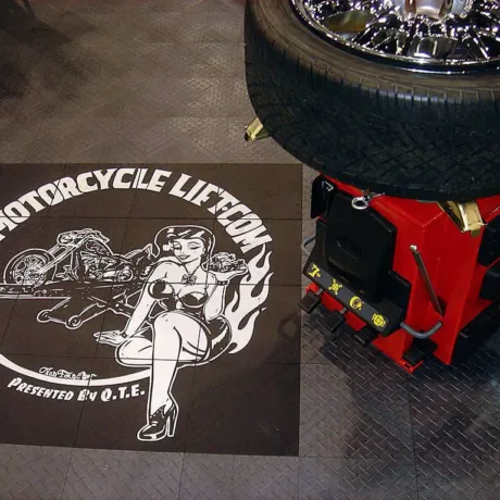 RD-grph-logo-motorcycle-lift