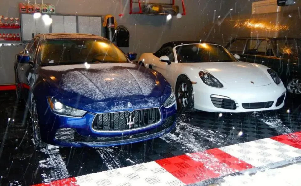 Free-Flow garage tiles in the snow