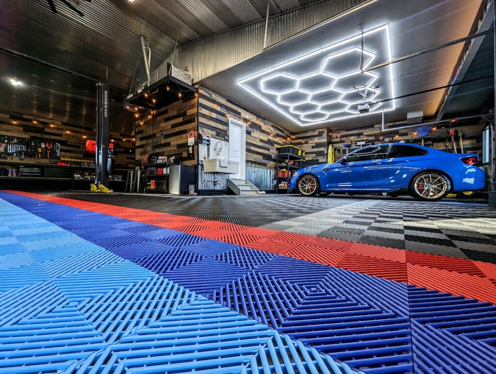 Cool blue, royal blue, red, alloy, graphite Free-Flow w/hex lighting