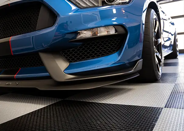 Moderen Mustang on GarageFlow tiles