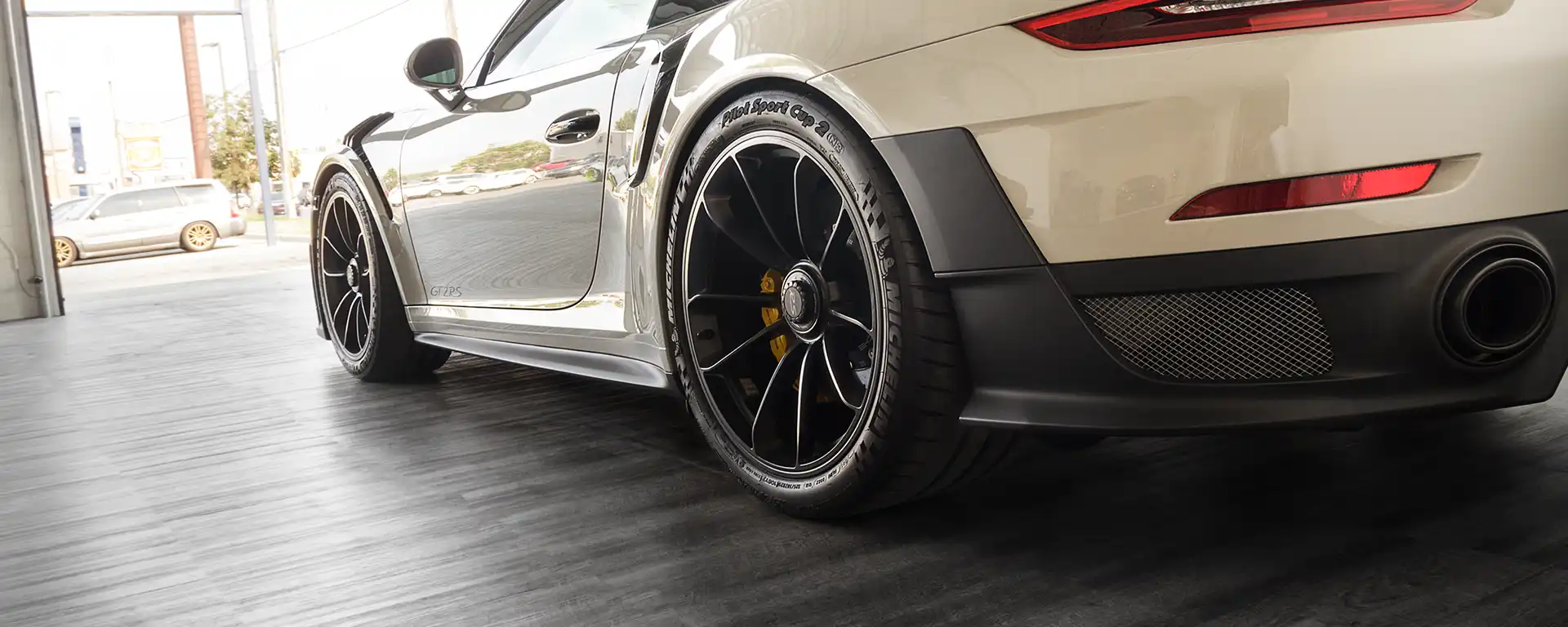 Porsche pulls out of Luxe Automotive after a detail.